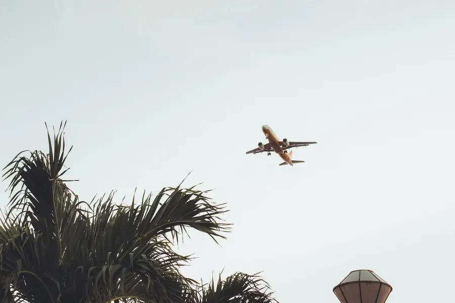 How long is the hold time for American Airlines?