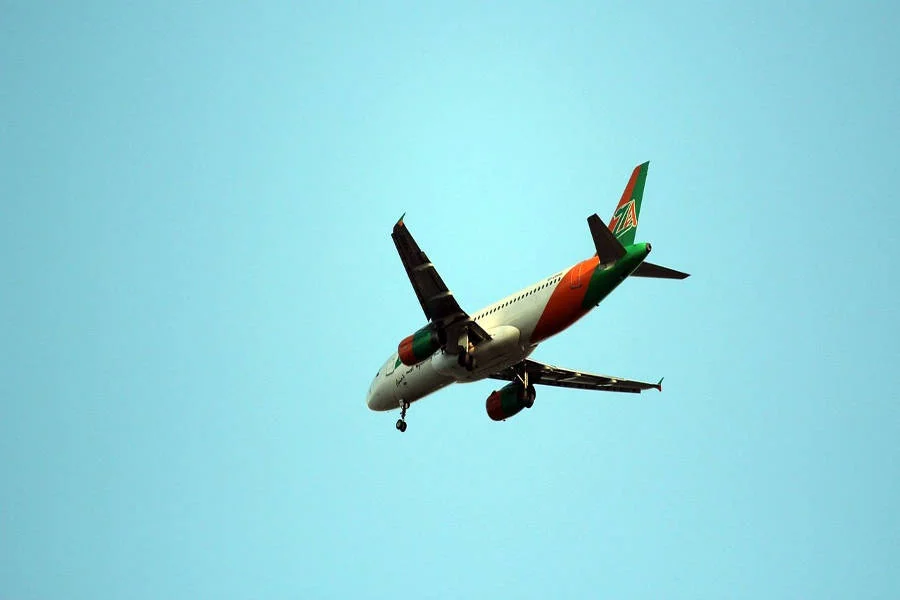 How do I talk to a live person at Norse Airways?