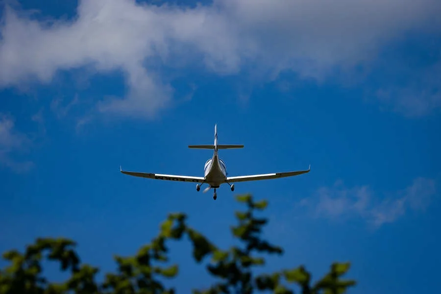 How do I speak to a live person at Spirit Airlines?